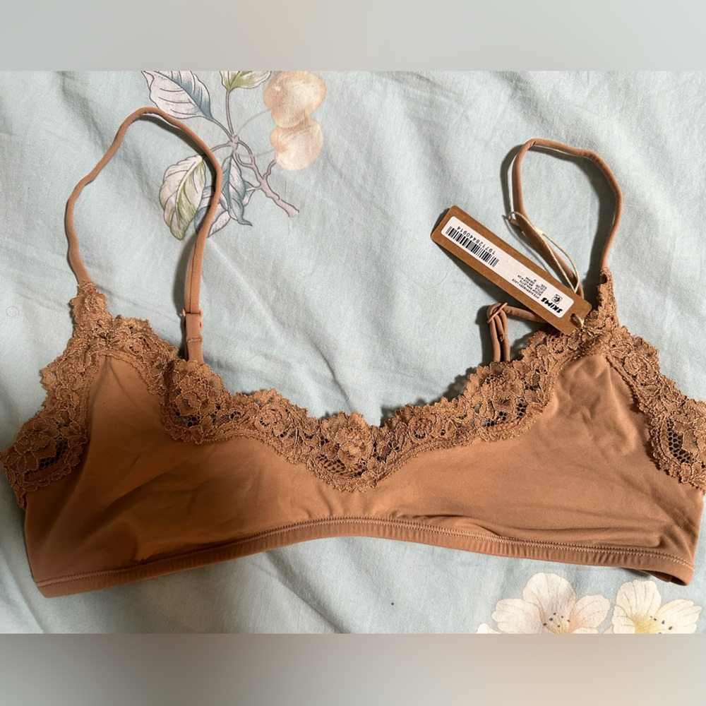 SKIMS FITS EVERYBODY LACE SCOOP BRALETTE (NWT)